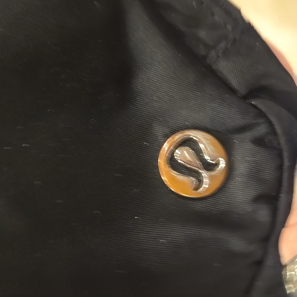 Lululemon Black Everywhere Belt Bag - Picture 2 of 11